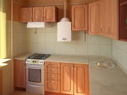 notranjost majhne kuhinje s plinskim grelnikom vode
