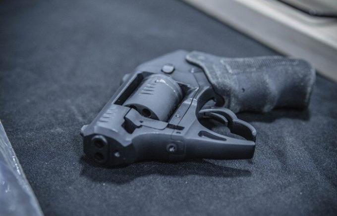 "Prepovedanih" revolver S333 Thunderstruck, ki je v ZDA zakon stroj pištolo.