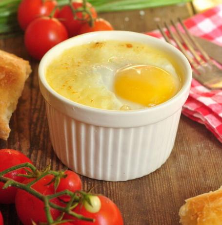 Jajca-Kokot - najljubša jed iz francoščine.