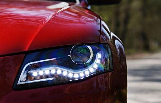 LED svetilke v avtomobilskih žarometov.