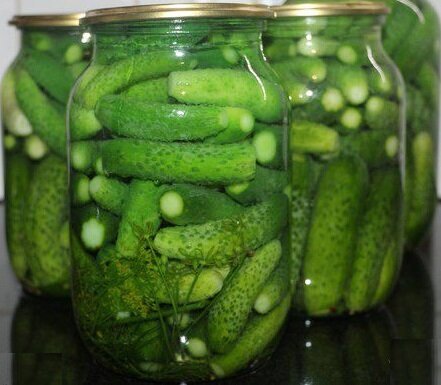 Moj najljubši recept za hrustljave kumarice za zimo