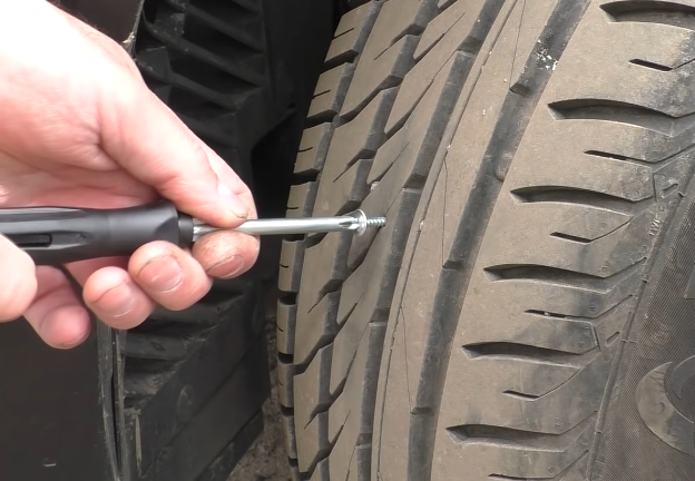 Ko je brez zračnic punkcija pnevmatike počasi dosežejo pnevmatike lahko zaprta odprtina iglavcev 