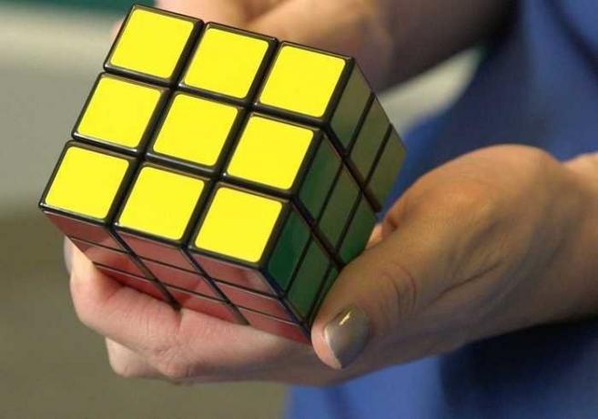 Kako sestaviti v Rubikovo kocko z dvema gibanj