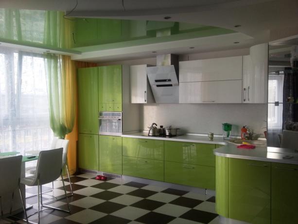 Zelena kuhinja (54 fotografij) Ischia: video navodila za notranjo dekoracijo z lastnimi rokami, oblikovanje, kuhinjski set, miza, stoli, stene, strop, Leroy Merlin, fotografija in cena