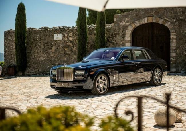 Dobri stari Rolls-Royce Phantom tudi vse dobre.