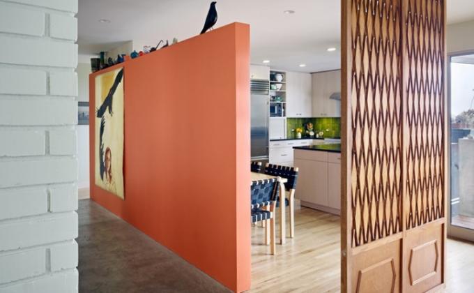 Predelna stena med kuhinjo in dnevno sobo: DIY video navodila za namestitev, značilnosti drsnega modela, cena, fotografija