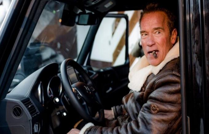 Arnold Schwarzenegger stroji. 