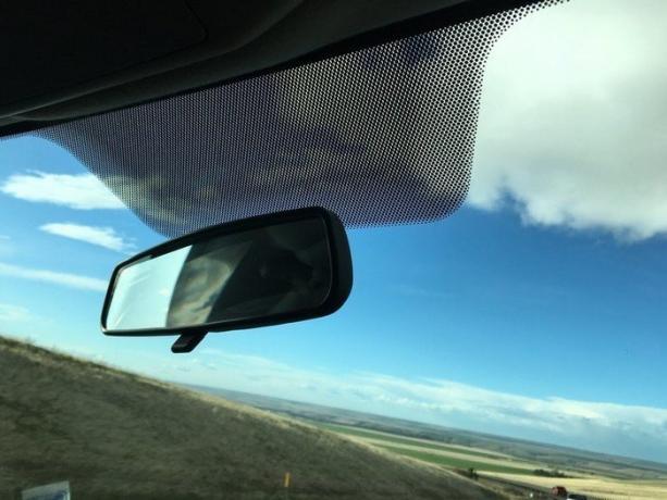 Zdrobljeno steklo ne samo zaščititi, ampak tudi na voznikovo sonca.