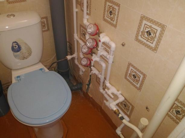 Vodovodne WC povezan z vročo vodo