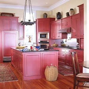 Nenavadna kuhinja v temno roza barvah