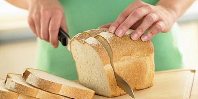 Kako zmanjšati svež kruh, tako da ne sesulo.