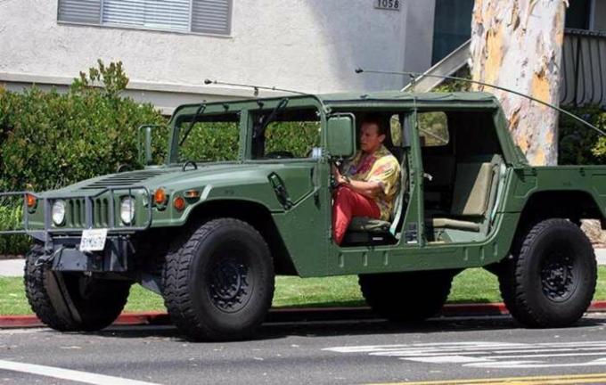Arnold ljubi vojaških vozil. / Foto: kinotime.org. 