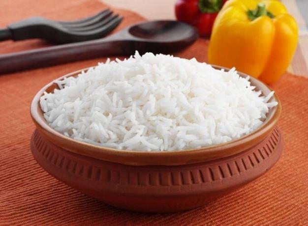 Kako kuhati popoln riž svež, neaglomerirani torto