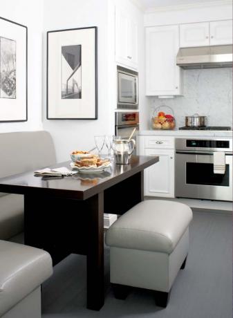 Fotografija udobnega in udobnega oblazinjenega kuhinjskega pohištva