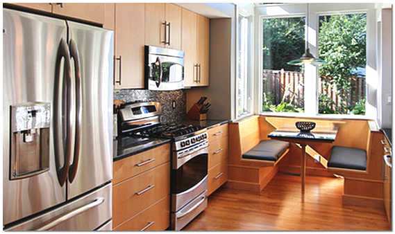 Spajanje balkona s kuhinjo sprosti delovni prostor in premakne jedilnico izven kuhinje.