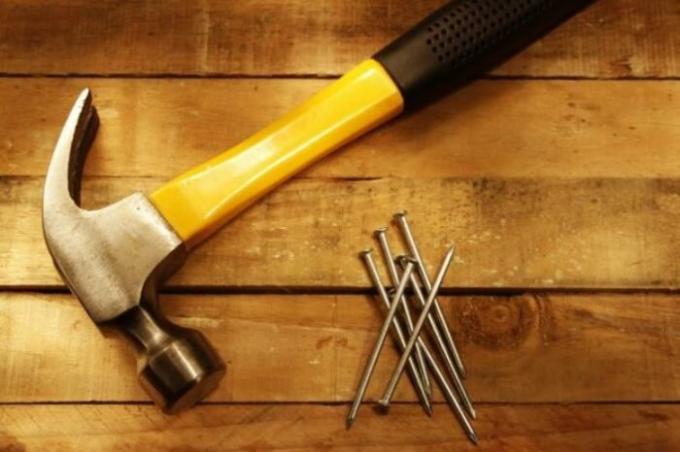Hammer - ključni gospodinjski orodja.