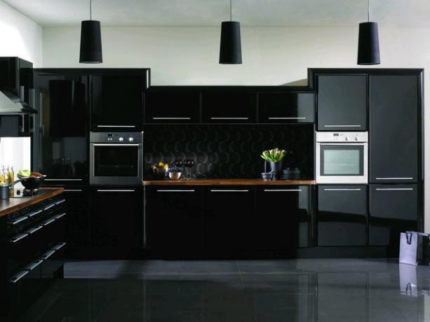 Črna barva v notranjosti kuhinje - privlačnost elegantne