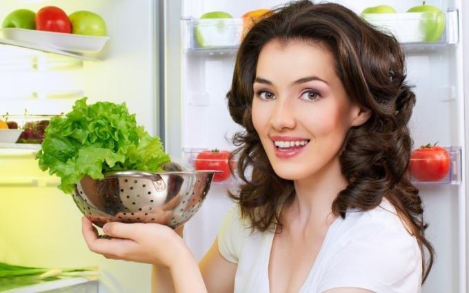 Ne veste, kako ohraniti zeleno solato svežo v hladilniku? Preberite nasvete!