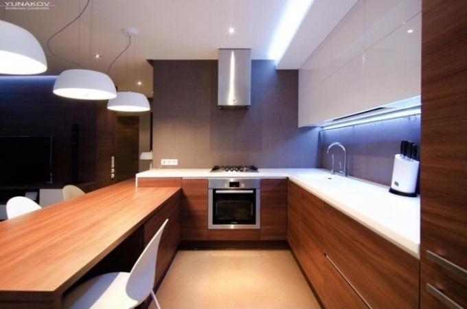 Dodatna razsvetljava v kuhinji v slogu minimalizma