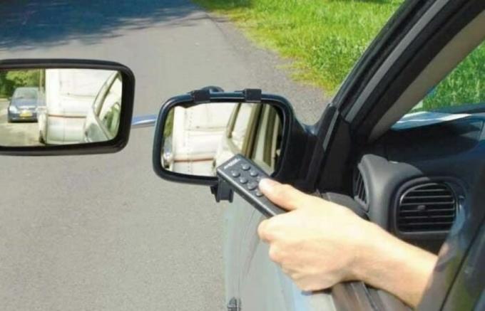 Napake, ki jih voznik naredi pri prilagajanju ogledala. 