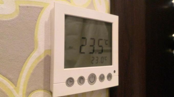 Ne uporabljajte sevalno talno ogrevanje v apartmajih. Ali pa, zakaj stanovanje je hladno in teči hladna voda, namesto vroče.