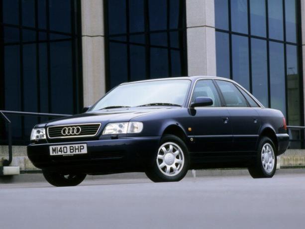 Audi A6 ne more pohvali karizmo kot Mercedes-Benz W124 in BMW E34, ampak to je še en zanesljiv nemški avto 90-ih. | Foto: autoevolution.com.