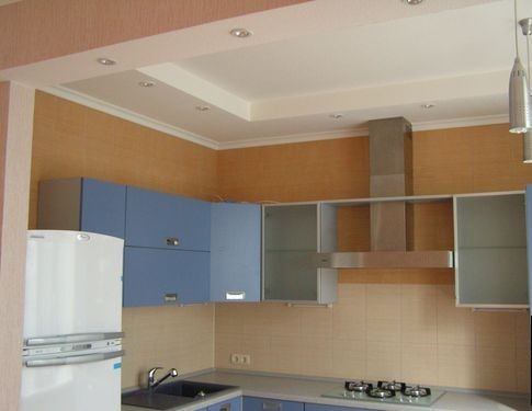 oblikovanje raztegnjenih stropov v kuhinji