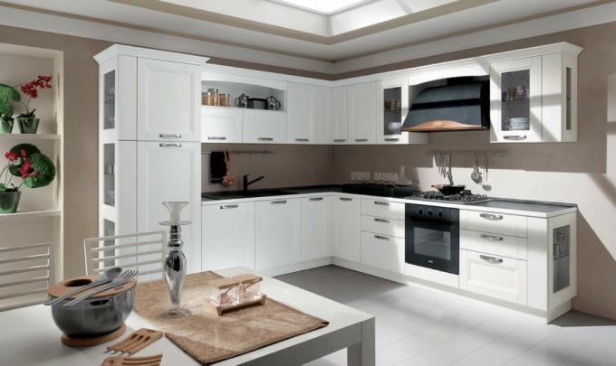 Kuhinja v beli barvi (48 fotografij): kako okrasiti notranjost z lastnimi rokami, video navodila, fotografija in cena