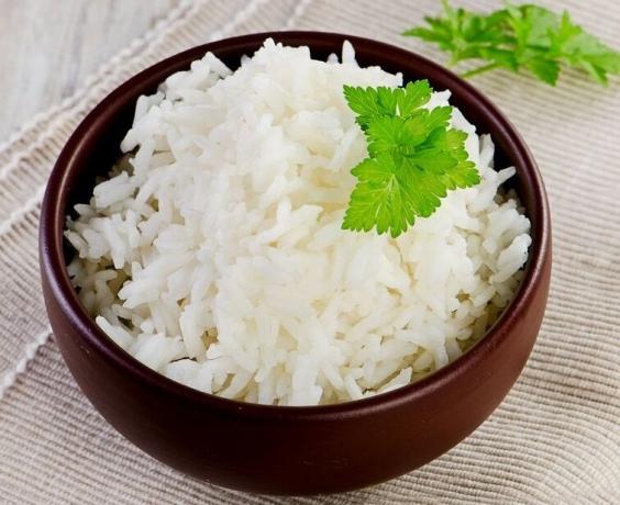 Zahvaljujoč moj recept, tudi najbolj poceni riž Izkazalo se je popolnoma drobljiva