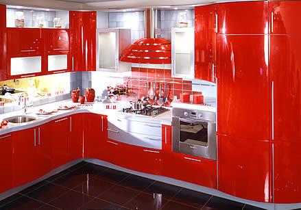 rdeče in bele kuhinje