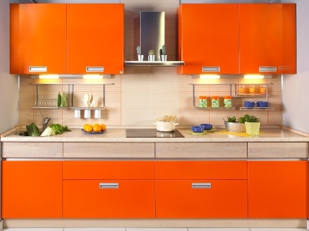 oranžna zasnova kuhinje