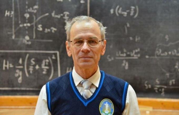 Običajno učitelj fizike v Odesi, da svoje izkušnje z omrežjem in je že prejel 8.000.000 ogledov