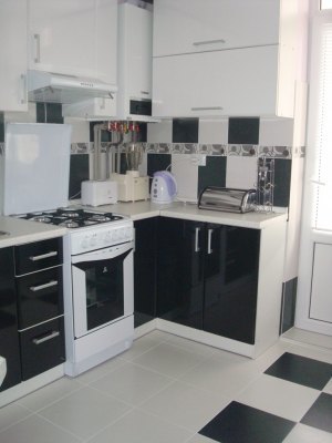 Črno-bela kuhinjska tla z obliko šahovnice