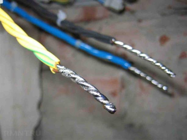 Kako spajka zasuk fleksibilno žico?