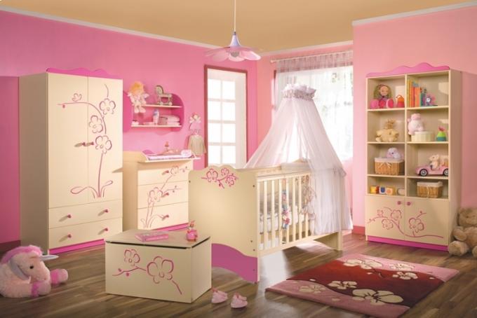 Otroško pohištvo "Orhideja" ustvarja vzdušje miru in harmonije v sobi za novorojenčka.