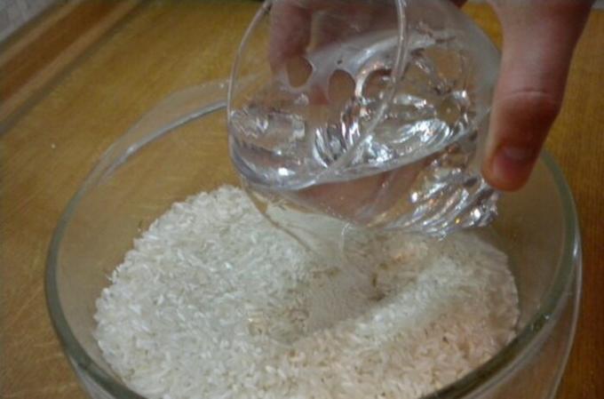 Količina vode je odvisna od sorte riža.