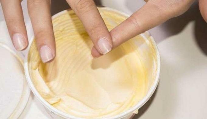 Margarine proti superglue.