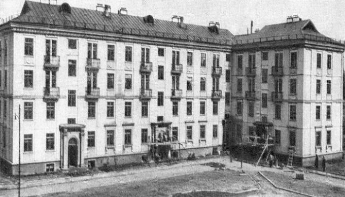 Prve hiše plošče Khoroshevskoye Highway (1949).