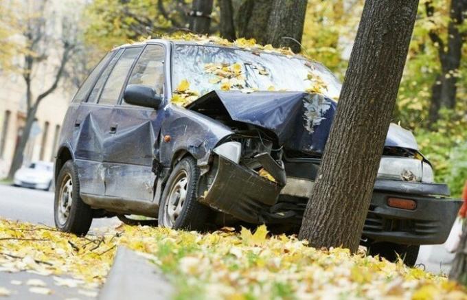 Če je avto se je zgodilo, da je v nesreči.