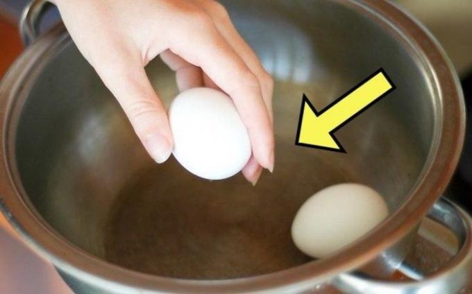 Kako kuhati trdo kuhano jajce, iz katerega je lupina "slazit" sama