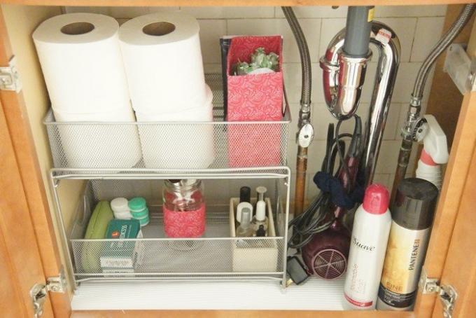 Kakovostno organizirati shranjevanje je možno tudi v najmanjši kopalnici.