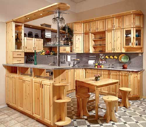 Kuhinja za poletno rezidenco iz bora (36 fotografij): video navodila za izbiro kuhinjskega pohištva iz lesa z lastnimi rokami, cena, fotografija