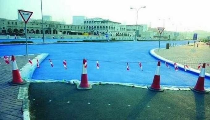 Zakaj Katar organi zahtevajo slikarstvo asfalta v modrem