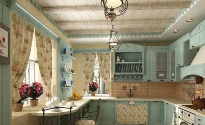 Kuhinjska notranjost v leseni hiši (57 fotografij): video navodila za okrasitev domačega oblikovanja podeželske hiše iz bara z lastnimi rokami, cena, fotografija