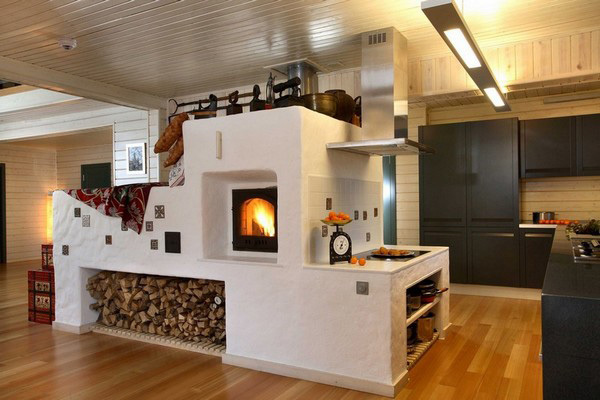 Čudovita peč, o kateri lahko le sanjamo - upoštevajte, strop v kuhinji v leseni hiši iz plastičnih plošč