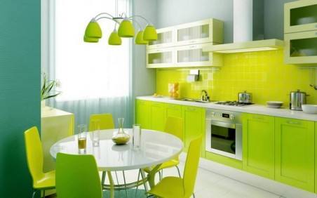Svetlo zeleni stoli za kuhinjo popolnoma poudarjajo eno samo slogovno idejo